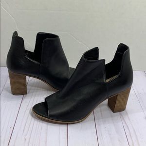 Steve Madden ‘Nello’ black leather booties